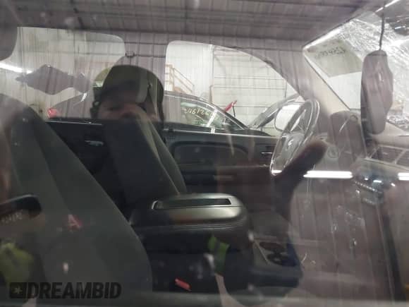 2008 Chevrolet Suburban 2LT с VIN 1GNFK16348J103883, выставлен на аукционе IAAI как лот 42593866 с пробегом 272 026 миль миль и . История ставок и продаж доступна на DreamBid. Изображение 5.
