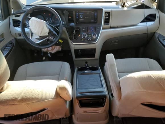 2017 Toyota Sienna LE z VIN 5TDJZ3DC8HS173774, wystawiony jako Copart lot #84217255 z przebiegiem 103 952 mil mil oraz Szkoda całkowita • Salvage title. Historia ofert i sprzedaży dostępna na DreamBid. Obrazek 8.