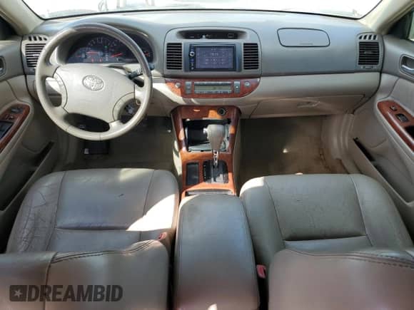 2005 Toyota Camry LE с VIN 4T1BF32KX5U596821, выставлен на аукционе Copart как лот 87047295 с пробегом 169 634 миль миль и Списание • Salvage title. История ставок и продаж доступна на DreamBid. Изображение 8.