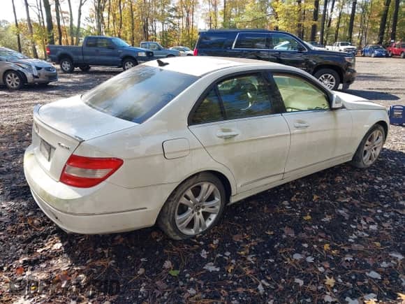 2008 Mercedes-Benz C 300 Sport z VIN WDDGF81X78F136812, wystawiony jako IAAI lot #43586594 z przebiegiem Nie podano mil oraz . Historia ofert i sprzedaży dostępna na DreamBid. Obrazek 4.