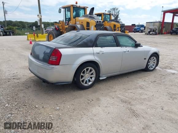 2006 Chrysler 300 C with VIN 2C3KA63H66H138645, listed as a IAAI auction lot 43402389 with 144,280 mi miles and . Bid and sale history available at DreamBid. Image 4.
