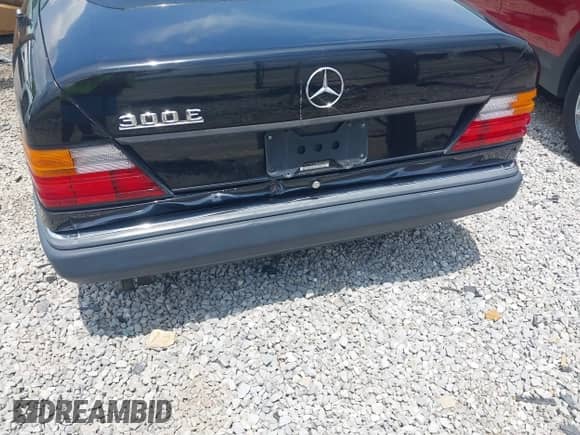 1990 Mercedes-Benz 300 E with VIN WDBEA30DXLB268200, listed as a IAAI auction lot 42595545 with 135,418 mi miles and . Bid and sale history available at DreamBid. Image 13.