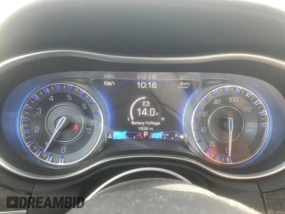 2015 Chrysler 300 C с VIN 2C3CCAEG2FH755546, выставлен на аукционе Copart как лот 71284085 с пробегом 135 391 миль миль и Списание • Salvage title. История ставок и продаж доступна на DreamBid. Изображение 9.