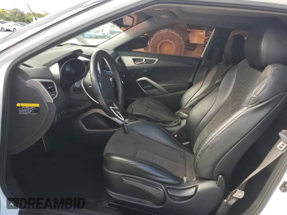 2014 Hyundai Veloster z VIN KMHTC6AD4EU194875, wystawiony jako Copart lot #84427235 z przebiegiem 127 813 mil mil oraz Szkoda całkowita • Salvage title. Historia ofert i sprzedaży dostępna na DreamBid. Obrazek 7.