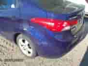 2012 Hyundai Elantra GLS z VIN 5NPDH4AE9CH069062, wystawiony jako IAAI lot #43378552 z przebiegiem 198 518 mil mil oraz . Historia ofert i sprzedaży dostępna na DreamBid. Obrazek 6.