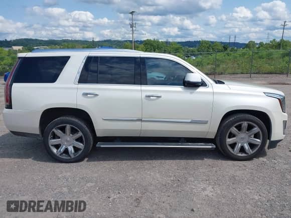 2015 Cadillac Escalade Premium z VIN 1GYS4NKJ3FR511782, wystawiony jako IAAI lot #42763519 z przebiegiem 155 146 mil mil oraz . Historia ofert i sprzedaży dostępna na DreamBid. Obrazek 13.