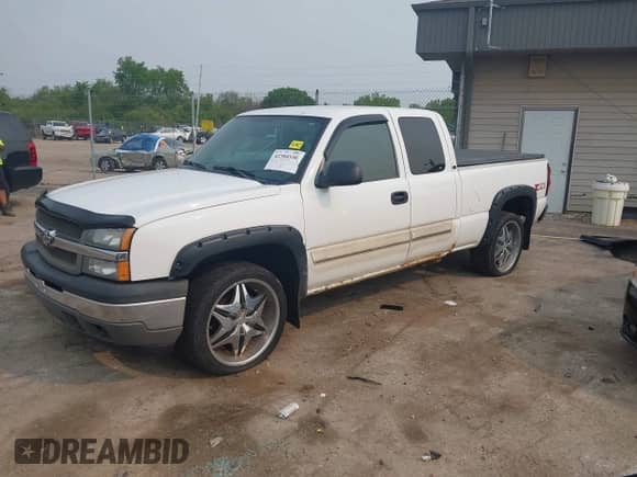 2005 Chevrolet Silverado 1500 Z71 с VIN 1GCEK19B45E232959, выставлен на аукционе IAAI как лот 42384106 с пробегом 146 304 миль миль и . История ставок и продаж доступна на DreamBid. Изображение 2.