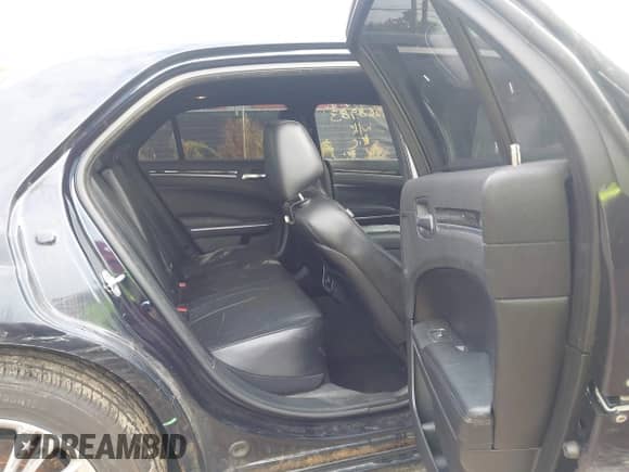 2012 Chrysler 300 Limited z VIN 2C3CCAHG3CH313723, wystawiony jako IAAI lot #43268983 z przebiegiem 207 934 mil mil oraz . Historia ofert i sprzedaży dostępna na DreamBid. Obrazek 8.