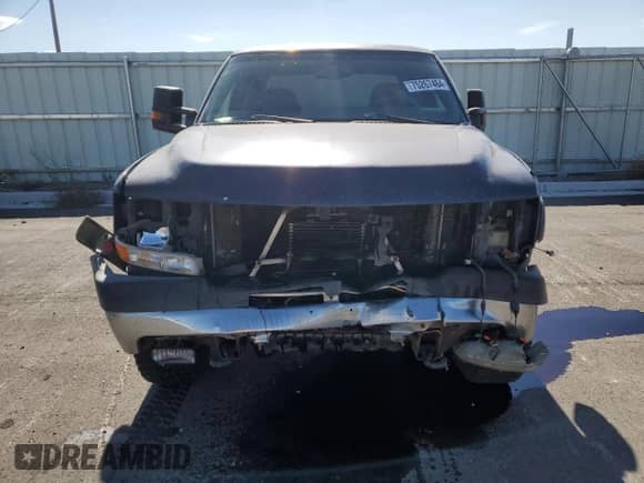 2002 Chevrolet Silverado 2500HD LS z VIN 1GCHK23G02F121208, wystawiony jako Copart lot #75267464 z przebiegiem 158 701 mil mil oraz Szkoda całkowita • Salvage title. Historia ofert i sprzedaży dostępna na DreamBid. Obrazek 5.
