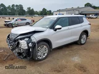 2024 Mitsubishi Outlander ES with VIN JA4J3UA88RZ003738, listed as a Copart auction lot 70493695 with 12,517 mi miles and Salvage title. Bid and sale history available at DreamBid. Image 1.