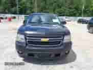 2010 Chevrolet Suburban LT z VIN 1GNUCJE08AR192831, wystawiony jako IAAI lot #42534754 z przebiegiem 165 741 mil mil oraz . Historia ofert i sprzedaży dostępna na DreamBid. Obrazek 6.