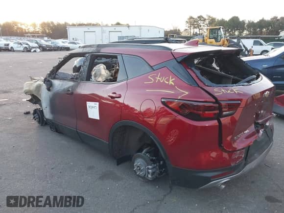 2023 Chevrolet Blazer LT с VIN 3GNKBJRS5PS225361, выставлен на аукционе IAAI как лот 38289571 с пробегом 800 миль миль и . История ставок и продаж доступна на DreamBid. Изображение 3.