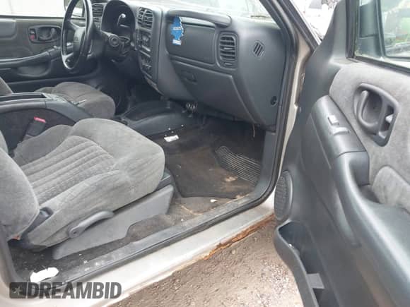 2002 Chevrolet S-10 LS с VIN 1GCCT19W928135600, выставлен на аукционе IAAI как лот 42948133 с пробегом 207 507 миль миль и . История ставок и продаж доступна на DreamBid. Изображение 5.