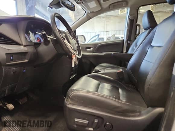 2018 Toyota Sienna SE Premium with VIN 5TDXZ3DCXJS941819, listed as a Copart auction lot 89562175 with 169,841 mi miles and Non repairable. Bid and sale history available at DreamBid. Image 7.