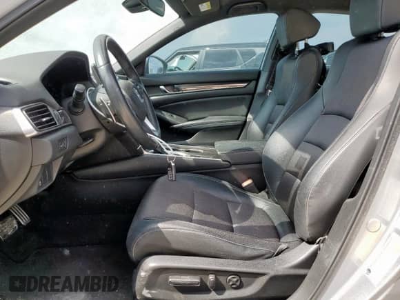 2018 Honda Accord Sport z VIN 1HGCV1F3XJA178601, wystawiony jako Copart lot #81236555 z przebiegiem 104 664 mil mil oraz Czysty tytuł • Clean title. Historia ofert i sprzedaży dostępna na DreamBid. Obrazek 7.