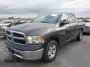 2018 Ram 1500 Tradesman z VIN 1C6RR6KM9JS274424, wystawiony jako IAAI lot #41549249 z przebiegiem 103 022 mil mil oraz . Historia ofert i sprzedaży dostępna na DreamBid. Obrazek 6.