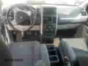 2010 Dodge Grand Caravan Hero z VIN 2D4RN3D11AR426786, wystawiony jako Copart lot #66708735 z przebiegiem 136 921 mil mil oraz Czysty tytuł • Clean title. Historia ofert i sprzedaży dostępna na DreamBid. Obrazek 8.