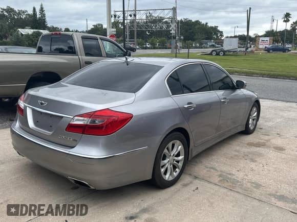 2013 Hyundai Genesis 3.8L с VIN KMHGC4DD7DU221101, выставлен на аукционе Copart как лот 84977755 с пробегом 159 858 миль миль и Чистый • Clean title. История ставок и продаж доступна на DreamBid. Изображение 4.