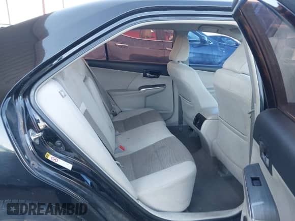 2014 Toyota Camry LE z VIN 4T1BD1FK4EU103560, wystawiony jako IAAI lot #43055786 z przebiegiem 214 577 mil mil oraz . Historia ofert i sprzedaży dostępna na DreamBid. Obrazek 8.