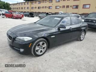 2013 BMW 5 Series 528i с VIN WBAXG5C59DDY33855, выставлен на аукционе Copart как лот 82553105 с пробегом 111 650 миль миль и Чистый • Clean title. История ставок и продаж доступна на DreamBid. Изображение 1.