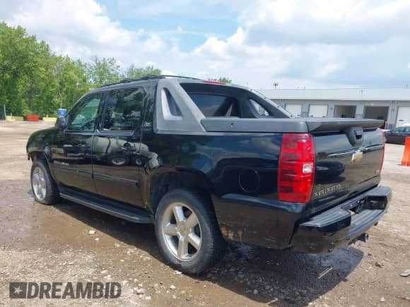 2007 Chevrolet Avalanche 3LT with VIN 3GNFK12387G152557, listed as a IAAI auction lot 42357699 with 140,000 mi miles and . Bid and sale history available at DreamBid. Image 3.