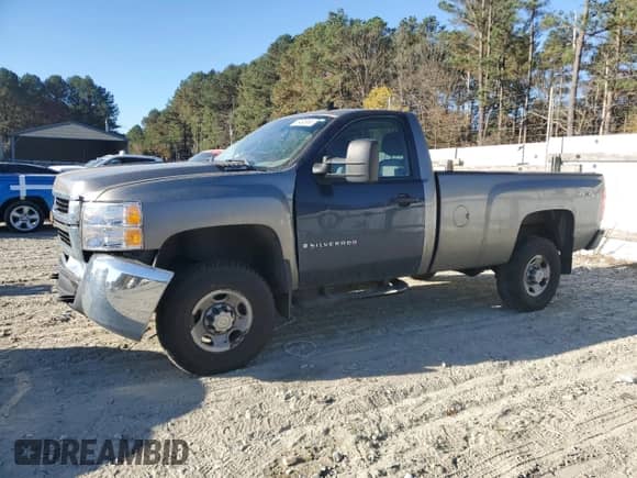 2008 Chevrolet Silverado 2500HD Work Truck z VIN 1GCHK24K58E102736, wystawiony jako Copart lot #78490904 z przebiegiem 300 071 mil mil oraz Szkoda całkowita • Salvage title. Historia ofert i sprzedaży dostępna na DreamBid. Obrazek 1.