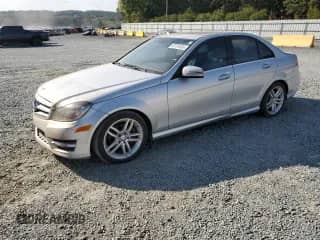2013 Mercedes-Benz C 250 Sport с VIN WDDGF4HB4DR296657, выставлен на аукционе Copart как лот 69704405 с пробегом 273 030 миль миль и Чистый • Clean title. История ставок и продаж доступна на DreamBid. Изображение 1.