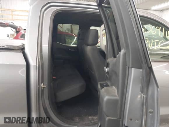 2020 Chevrolet Silverado 1500 LT z VIN 1GCRYDED6LZ294099, wystawiony jako IAAI lot #43069145 z przebiegiem 69 675 mil mil oraz . Historia ofert i sprzedaży dostępna na DreamBid. Obrazek 8.