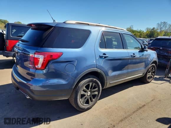 2018 Ford Explorer XLT z VIN 1FM5K8DH2JGA74829, wystawiony jako Copart lot #85649795 z przebiegiem 137 513 mil mil oraz Czysty tytuł • Clean title. Historia ofert i sprzedaży dostępna na DreamBid. Obrazek 3.