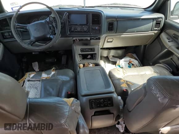 2000 Chevrolet Suburban LS с VIN 3GNEC16T6YG218513, выставлен на аукционе Copart как лот 60516974 с пробегом Не указан миль и Списание • Salvage title. История ставок и продаж доступна на DreamBid. Изображение 8.