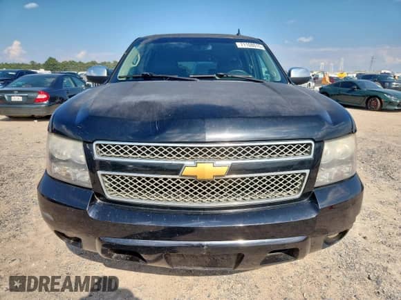 2014 Chevrolet Suburban LTZ with VIN 1GNSCKE02ER141800, listed as a Copart auction lot 71108015 with 253,151 mi miles and Clean title. Bid and sale history available at DreamBid. Image 5.