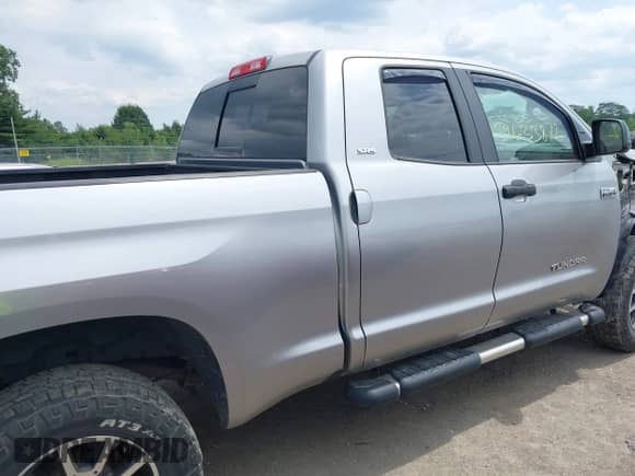2018 Toyota Tundra SR с VIN 5TFUW5F16JX706699, выставлен на аукционе IAAI как лот 39794182 с пробегом 97 509 миль миль и . История ставок и продаж доступна на DreamBid. Изображение 14.