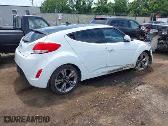 2014 Hyundai Veloster с VIN KMHTC6AD1EU199273, выставлен на аукционе IAAI как лот 42759448 с пробегом 174 507 миль миль и . История ставок и продаж доступна на DreamBid. Изображение 4.