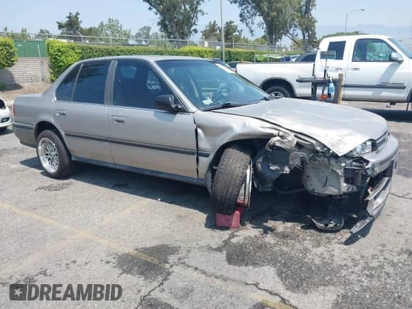 1992 Honda Accord with VIN JHMCB7676NC061474, listed as a IAAI auction lot 42734123 with 179,016 mi miles and . Bid and sale history available at DreamBid. Image 1.