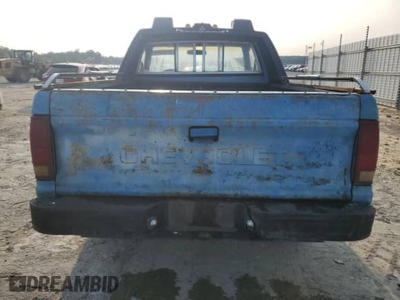 1986 Chevrolet S-10 EL with VIN 1GCBS14E4G2153624, listed as a Copart auction lot 68786004 with 282,699 mi miles and Salvage title. Bid and sale history available at DreamBid. Image 6.