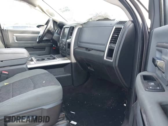 2014 Ram 1500 Big Horn z VIN 1C6RR7LM0ES386085, wystawiony jako IAAI lot #42983642 z przebiegiem 145 238 mil mil oraz . Historia ofert i sprzedaży dostępna na DreamBid. Obrazek 5.