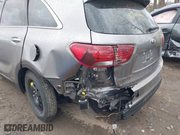 2019 Kia Sorento LX with VIN 5XYPG4A39KG532323, listed as a IAAI auction lot 41844566 with 76,987 mi miles and . Bid and sale history available at DreamBid. Image 6.