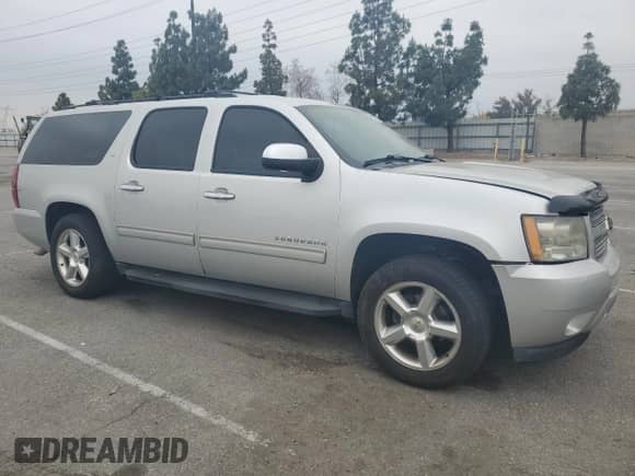 2011 Chevrolet Suburban LT with VIN 1GNSCJE00BR225877, listed as a Copart auction lot 58585895 with 184,183 mi miles and Non repairable. Bid and sale history available at DreamBid. Image 4.