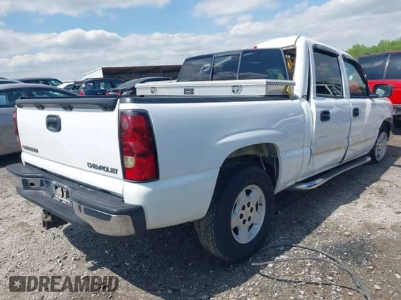 2005 Chevrolet Silverado 1500 LS z VIN 2GCEC13T751366249, wystawiony jako IAAI lot #41986002 z przebiegiem 194 795 mil mil oraz . Historia ofert i sprzedaży dostępna na DreamBid. Obrazek 4.