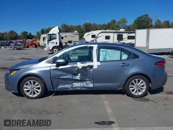 2024 Toyota Corolla LE z VIN 5YFB4MDE5RP189726, wystawiony jako IAAI lot #40471247 z przebiegiem 2 688 mil mil oraz . Historia ofert i sprzedaży dostępna na DreamBid. Obrazek 14.