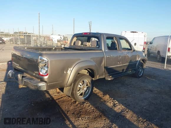 2006 Toyota Tundra SR5 с VIN 5TBET34116S515413, выставлен на аукционе IAAI как лот 43440217 с пробегом Не указан миль и . История ставок и продаж доступна на DreamBid. Изображение 4.