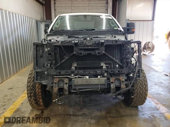 2018 Chevrolet Silverado 2500HD Work Truck z VIN 1GC2KUEG5JZ337082, wystawiony jako Copart lot #60600615 z przebiegiem Nie podano mil oraz Szkoda całkowita • Salvage title. Historia ofert i sprzedaży dostępna na DreamBid. Obrazek 5.