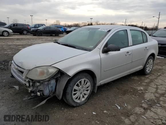 2010 Chevrolet Cobalt LS z VIN 1G1AB5F59A7205834, wystawiony jako Copart lot #46094095 z przebiegiem 71 423 mil mil oraz Nie do naprawy • Non repairable. Historia ofert i sprzedaży dostępna na DreamBid. Obrazek 1.