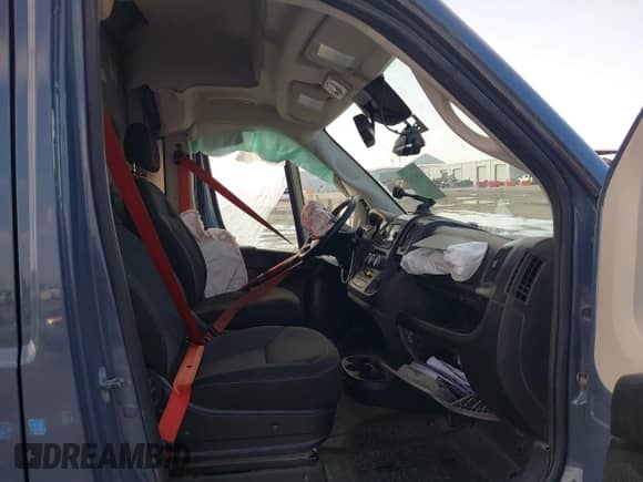 2021 Ram ProMaster Cargo z VIN 3C6MRVJG1ME579536, wystawiony jako IAAI lot #43152603 z przebiegiem Nie podano mil oraz . Historia ofert i sprzedaży dostępna na DreamBid. Obrazek 5.