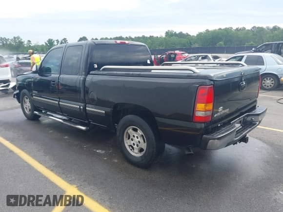 2000 Chevrolet Silverado 1500 LS with VIN 2GCEC19T2Y1383102, listed as a IAAI auction lot 42155531 with 351,236 mi miles and . Bid and sale history available at DreamBid. Image 3.