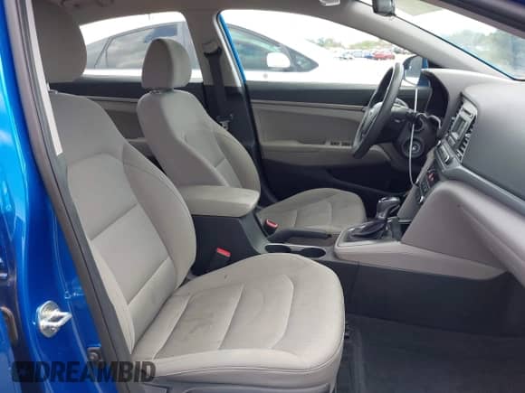 2017 Hyundai Elantra SE z VIN 5NPD74LF6HH204370, wystawiony jako IAAI lot #43321721 z przebiegiem 56 052 mil mil oraz . Historia ofert i sprzedaży dostępna na DreamBid. Obrazek 5.