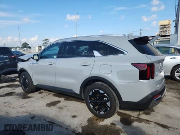 2025 Kia Sorento S с VIN 5XYRL4JC6SG324470, выставлен на аукционе Copart как лот 81436715 с пробегом 17 997 миль миль и Списание • Salvage title. История ставок и продаж доступна на DreamBid. Изображение 2.