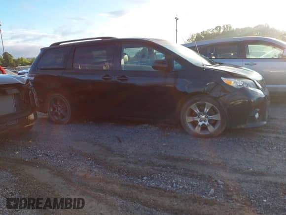 2011 Toyota Sienna SE с VIN 5TDXK3DC0BS045860, выставлен на аукционе IAAI как лот 42120173 с пробегом 285 091 миль миль и . История ставок и продаж доступна на DreamBid. Изображение 13.