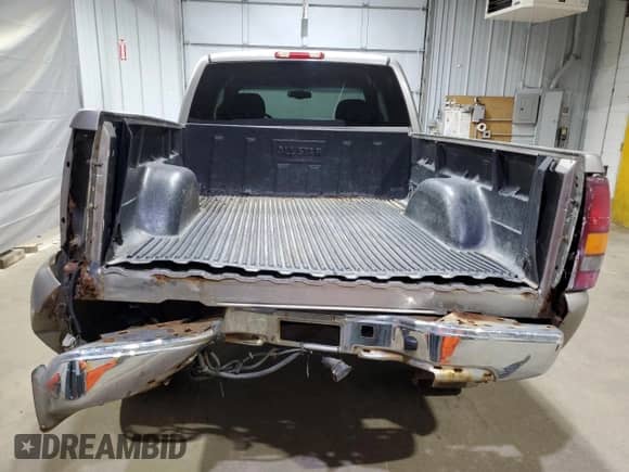 2002 Chevrolet Silverado 2500HD LS с VIN 1GCHK29U32E243595, выставлен на аукционе Copart как лот 67637775 с пробегом 247 090 миль миль и Списание • Salvage title. История ставок и продаж доступна на DreamBid. Изображение 6.