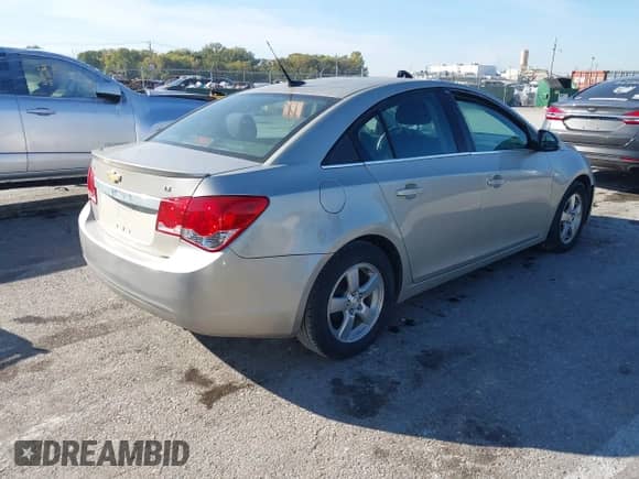 2014 Chevrolet Cruze 1LT z VIN 1G1PC5SB5E7341841, wystawiony jako IAAI lot #43574877 z przebiegiem 113 006 mil mil oraz . Historia ofert i sprzedaży dostępna na DreamBid. Obrazek 4.